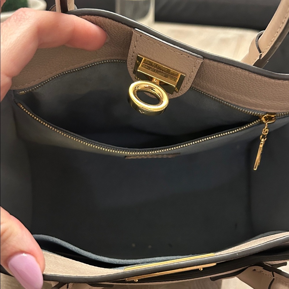 Louis Vuitton On my Side PM Greige - Picture 5 of 13